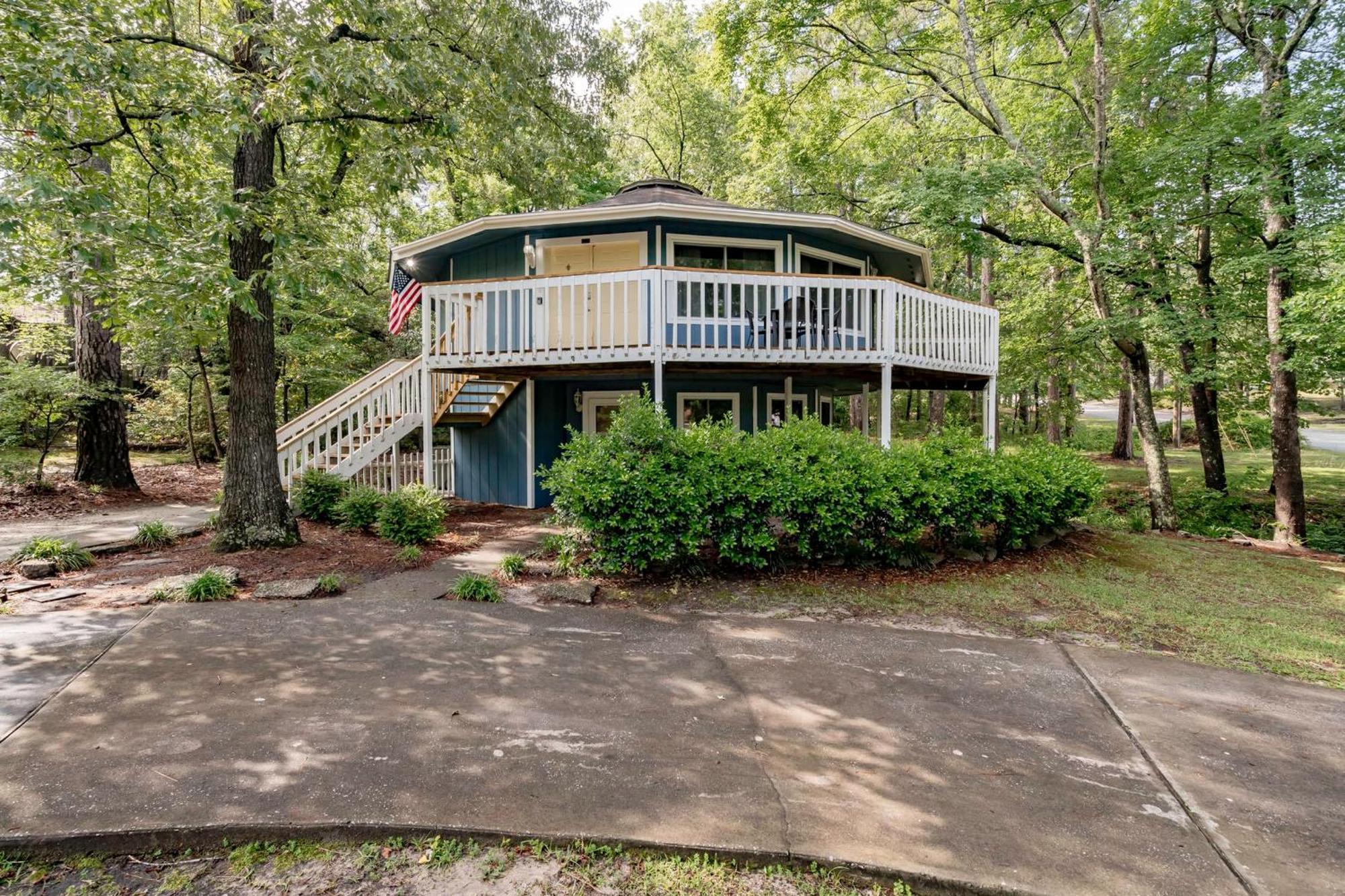 Opulent Octagonal Oasis With Spiral Stairs-Minutes To Base Villa Columbia Exterior photo