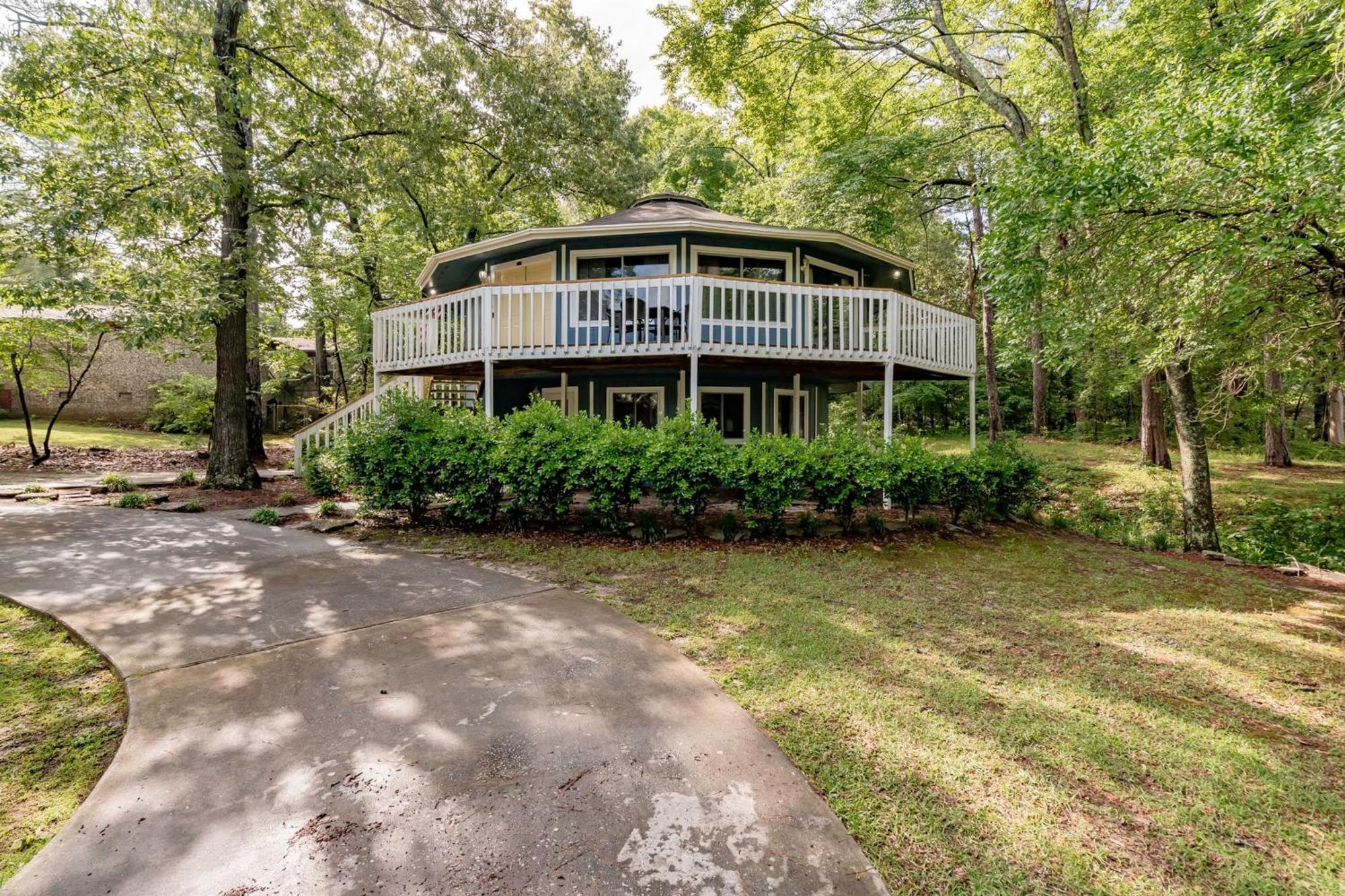 Opulent Octagonal Oasis With Spiral Stairs-Minutes To Base Villa Columbia Exterior photo